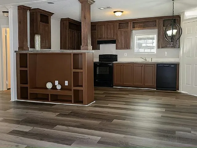 3 bed, 2.0 bath, 1056 sqft, $2,035 — Photo 2