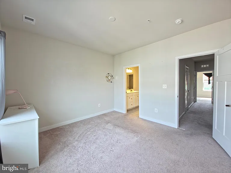 8304 Greenbelt Station Pkwy — Photo 17