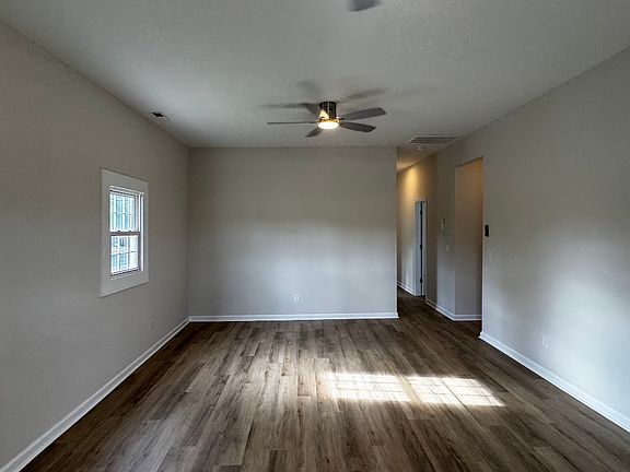 2nd image of 800 E Raleigh Blvd