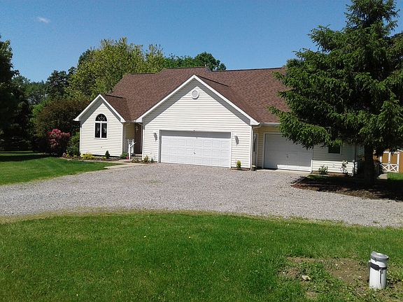 2 Car & 1 1/2 Car Garages