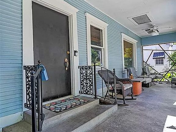 4th image of 660 College St