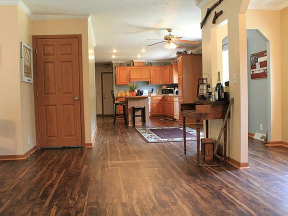 5th image of 2680 Creekside Dr
