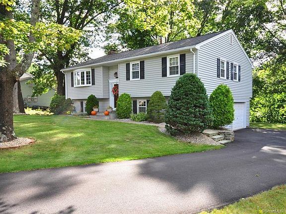 3rd image of 152 Briarwood Dr