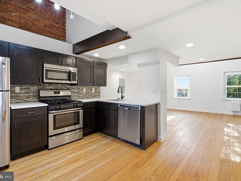 747-00 S 2nd St #Penthouse 3F — Photo 5
