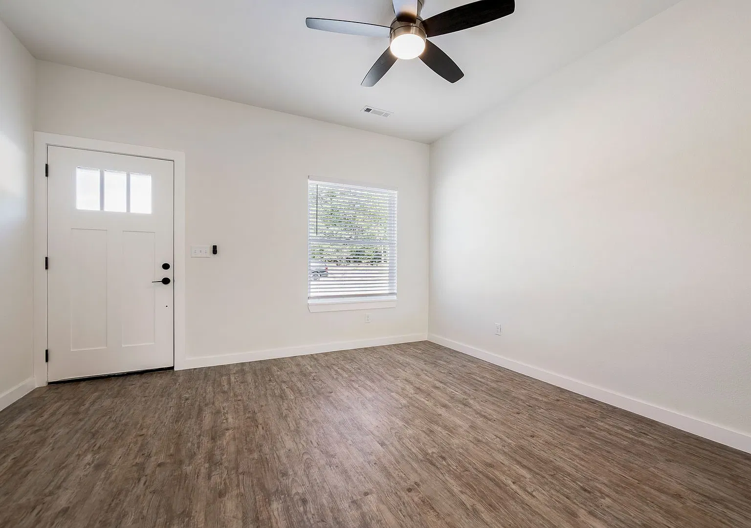 Brand New Townhomes 15 Minutes from Bentonville! — Photo 3
