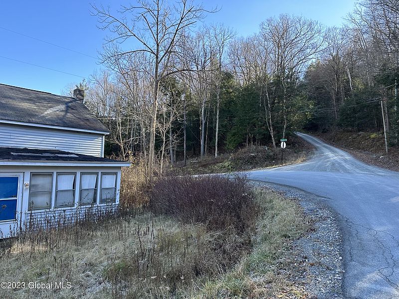 2nd image of 216-178 Toad Point Road