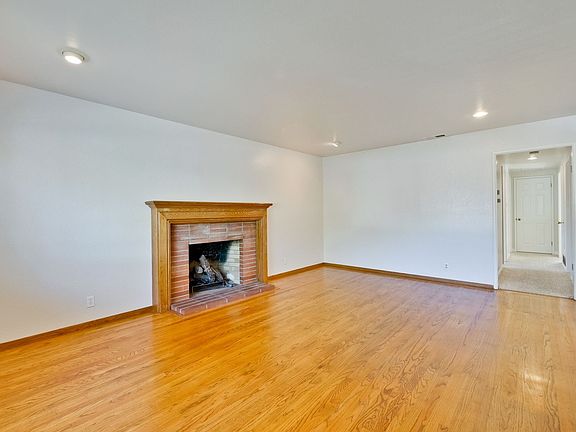 3rd image of 3506 Earl Dr
