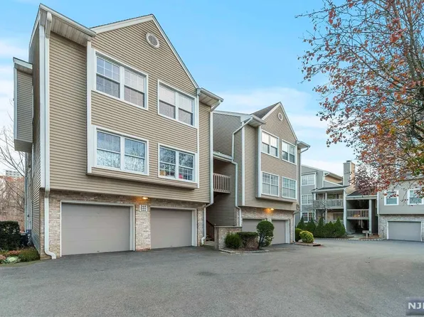 566 Windsor Dr, Palisades Park, NJ 07650