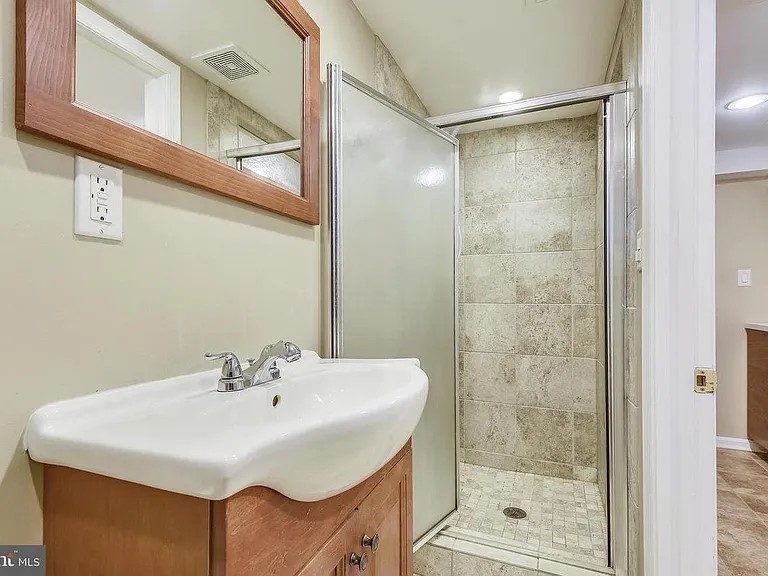 114 Brandon Rd — Photo 3
