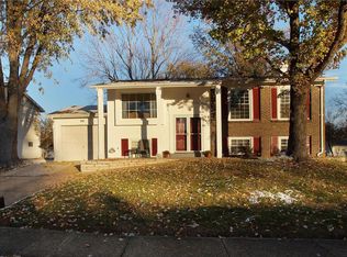 890 Torino Dr, Ballwin, MO 63021