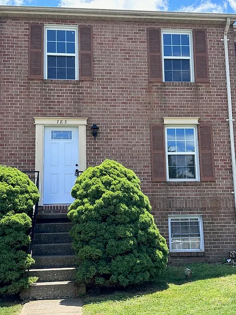 183 Alymer Ct — Photo 1