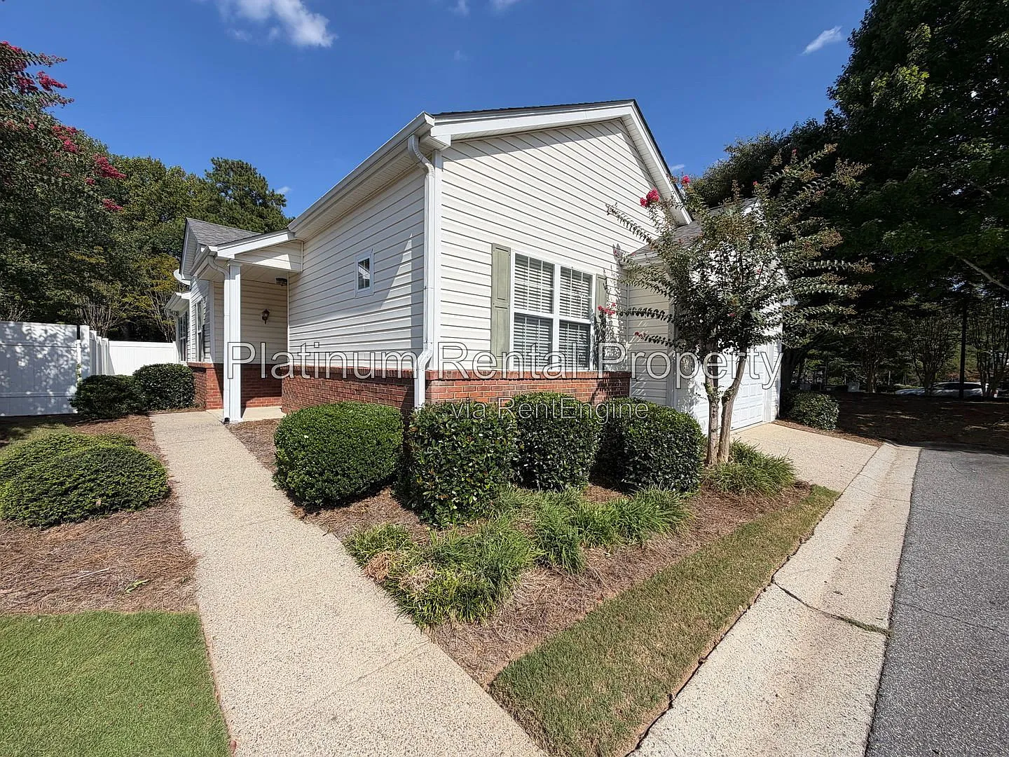 3 bed, 2.0 bath, 1165 sqft, $2,250 — Photo 2