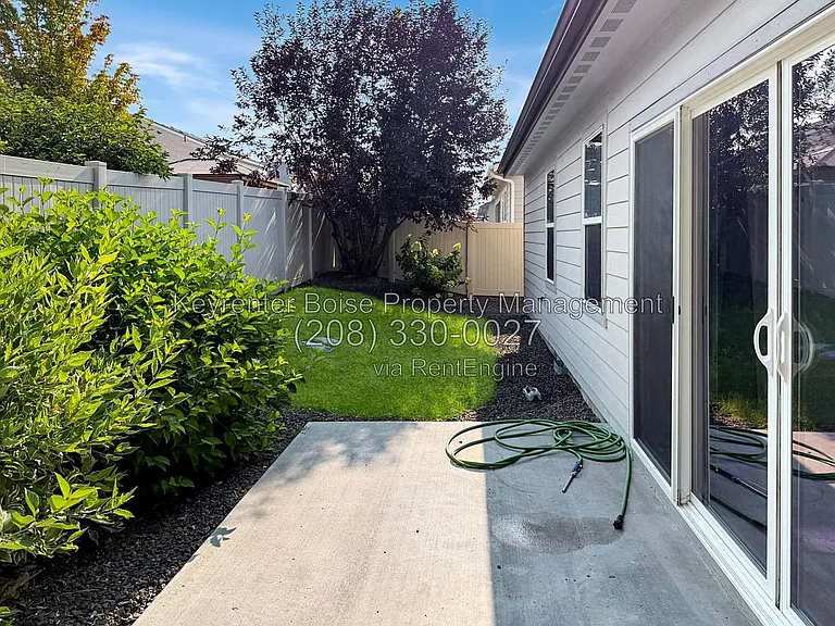 1440 W Cerulean St — Photo 22