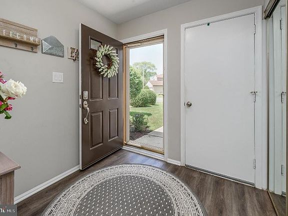 3rd image of 31 E Oleander Dr