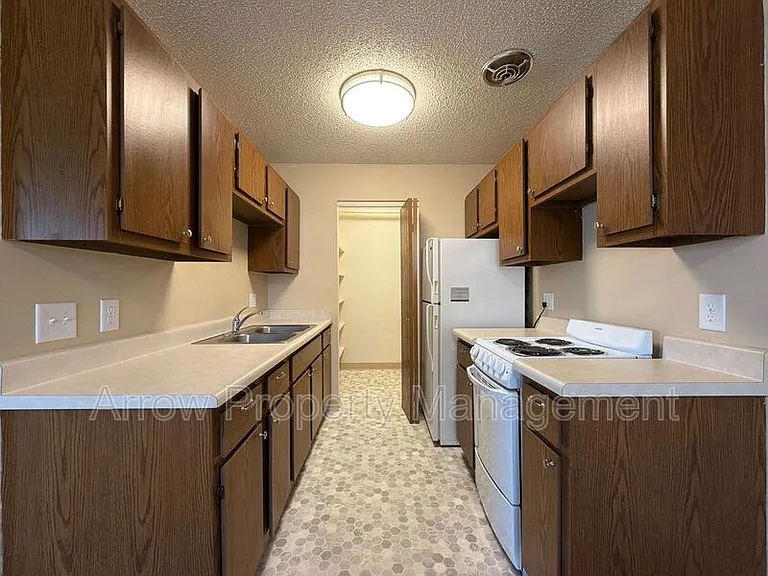 11141 N 137th St #31 — Photo 4