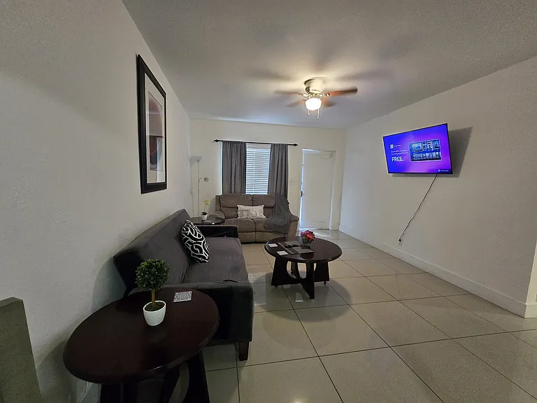 2305 Monroe St #1 — Photo 15