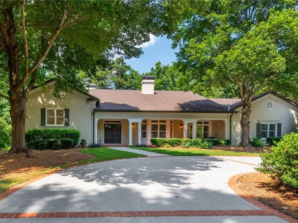 1025 Stonegate Ct, Roswell, GA 30075