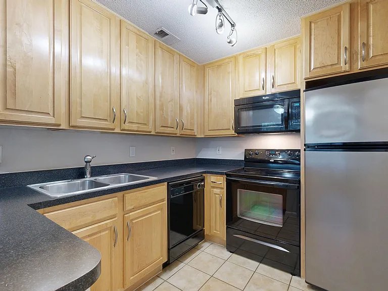 Altamira Place Apartment Homes — Photo 52