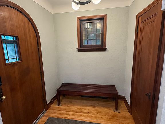 2nd image of 5441 Botanical Ave