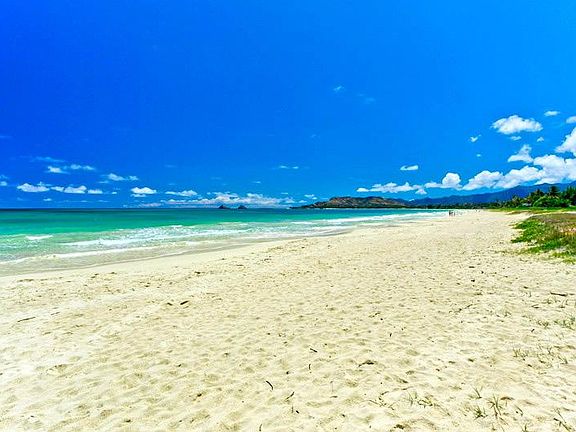 We are located on the quiet side of Kailua Bay. It is 2.5 miles of sandy beach North to South, and 5 miles if you go end to end and back.