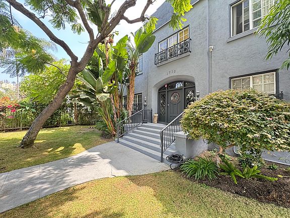 2nd image of 1930 Argyle Ave #11