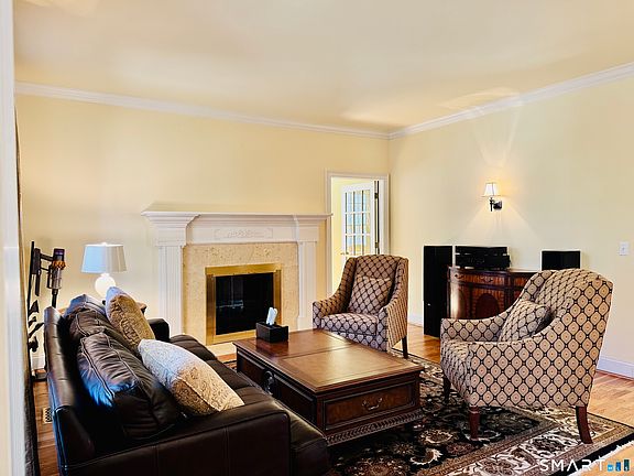 4th image of 16 Brownstone Turn