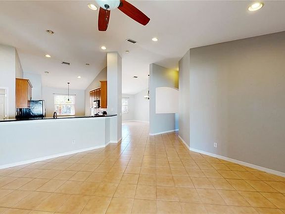 5th image of 11705 Holly Creek Dr
