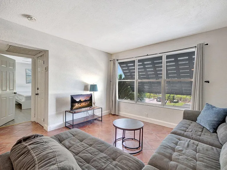 2400 NE 33rd Ave #211 — Photo 9