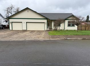1310 Daugherty Ave, Cottage Grove, OR 97424