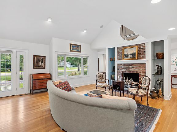 5th image of 55 White Oak Ln