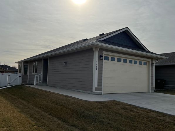 905B Sunrise Ct, Dodge City, KS 67801