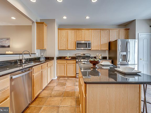 5th image of 7804 Locust Leaf Ln