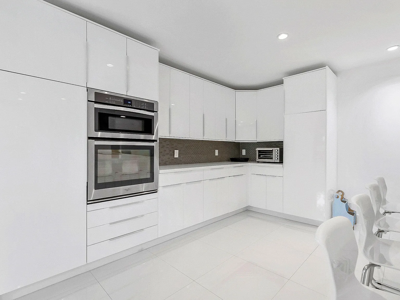 3 bed, 2.0 bath, 1925 sqft, $4,200 — Photo 4