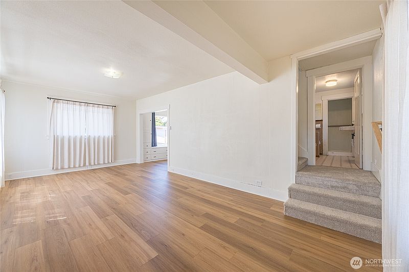 5th image of 810 Oak Street