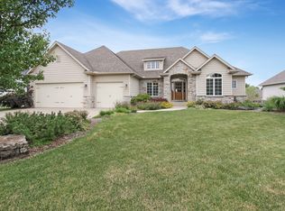 5358 Julie Ann Ct, Bettendorf, IA 52722