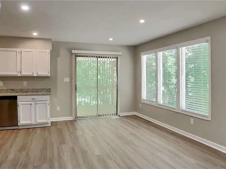 620 Gregory Manor Dr SW — Photo 5