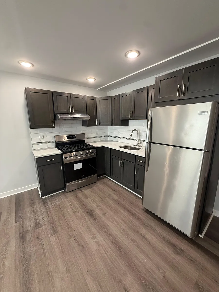 Building Photo - 77 Park Ave #214