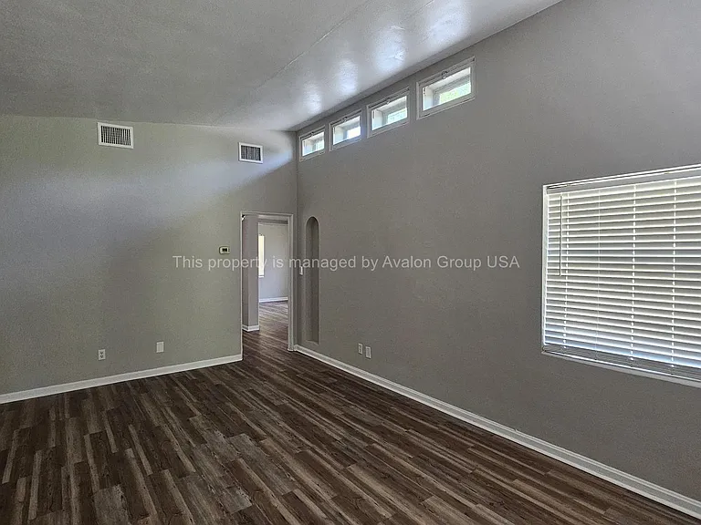 5474 N River Rd — Photo 4