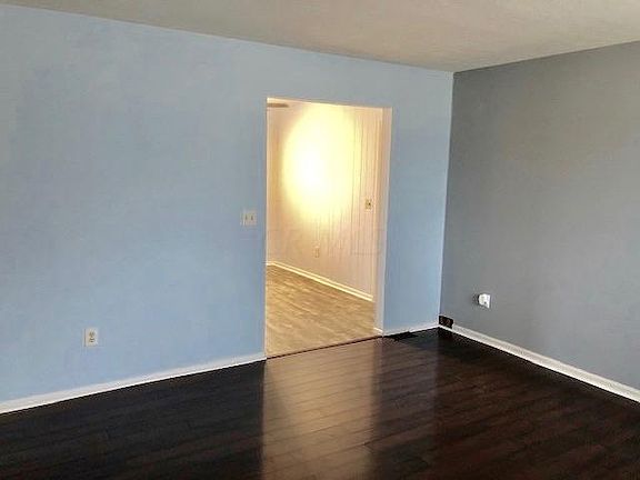 4th image of 216 Huber Village Blvd