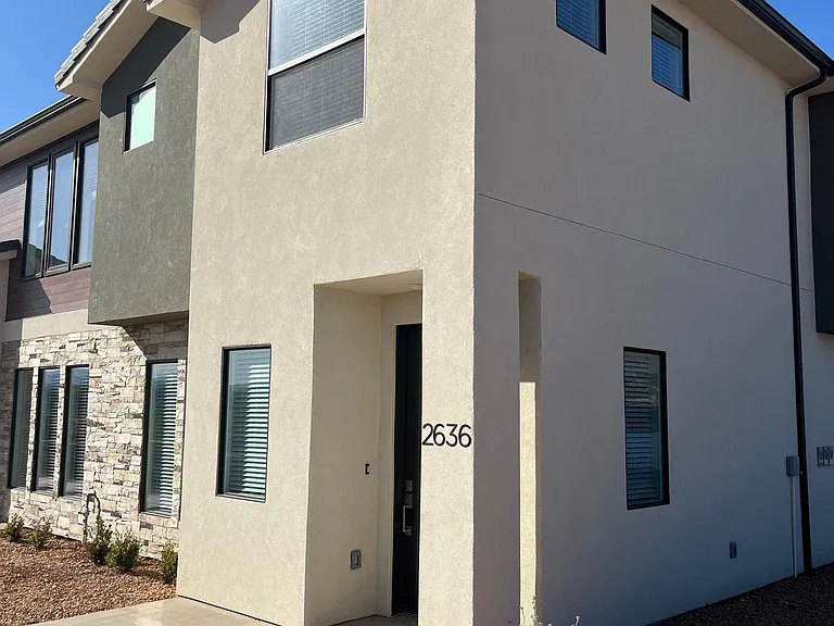 2636 E Wake Forest Ln — Photo 1