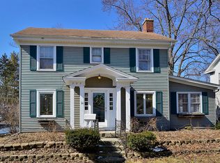 207 S Calumet Ave, Aurora, IL 60506