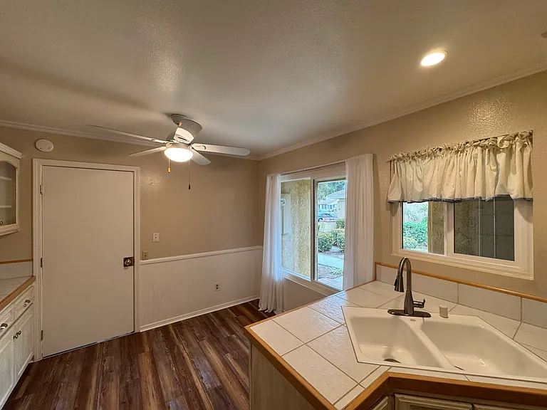 11109 Village 11 — Photo 11