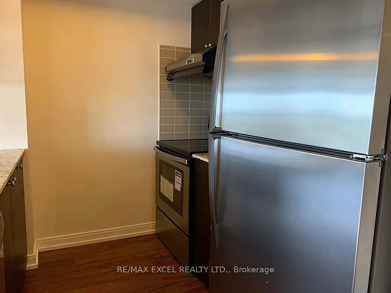 151 Village Green Sq #1806 — Photo 7
