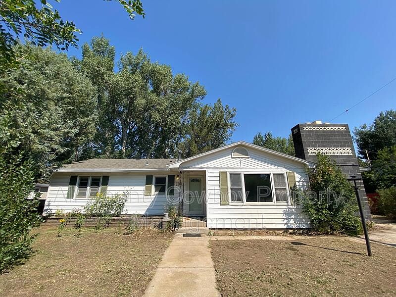 2nd image of 2307 E Sheridan St