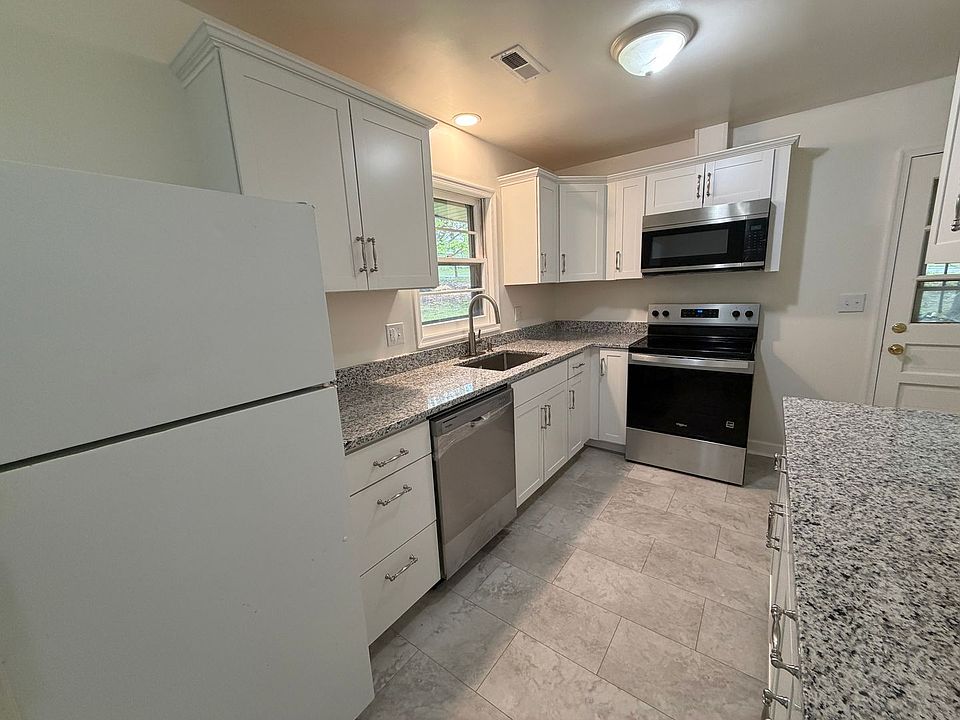 1st image of 600 Broce Dr