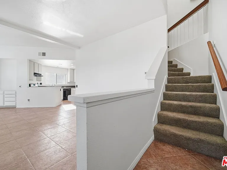 Willowcrest Ln — Photo 3