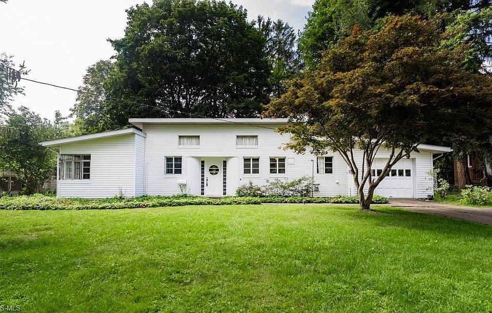 1st image of 856 Sunnyside Ave
