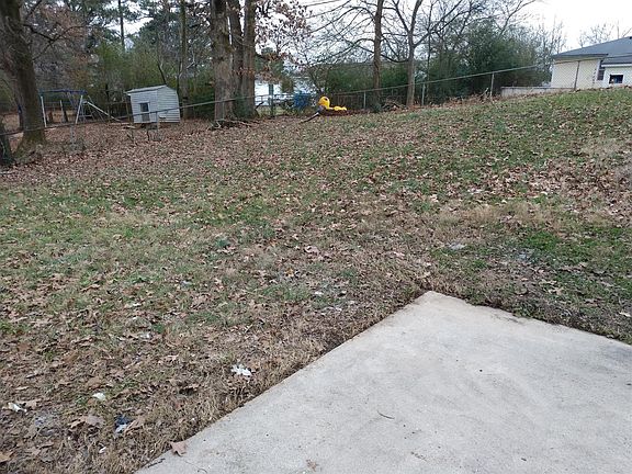 4th image of 818 Hayden Dr