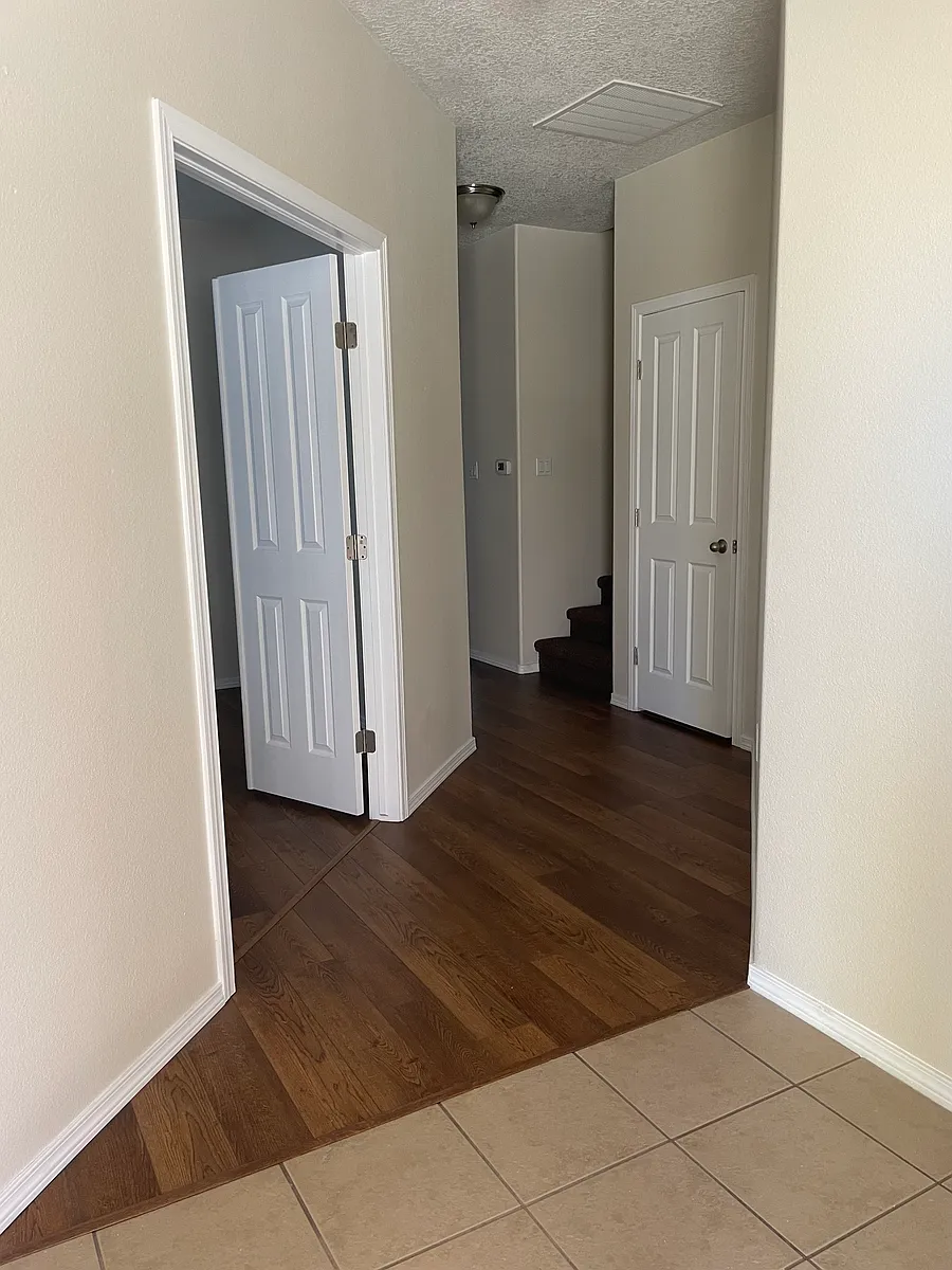 Entryway - 3856 Buckskin Loop NE