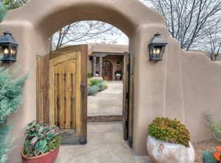 10 Entrada Descanso, Santa Fe, NM 87506